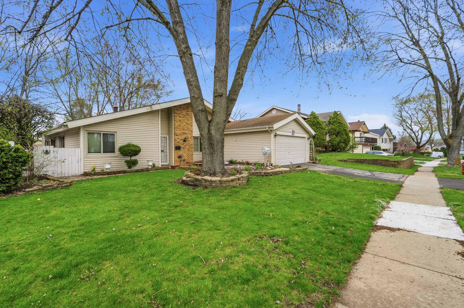 1640 E Andover Drive, Hanover Park, IL 60133