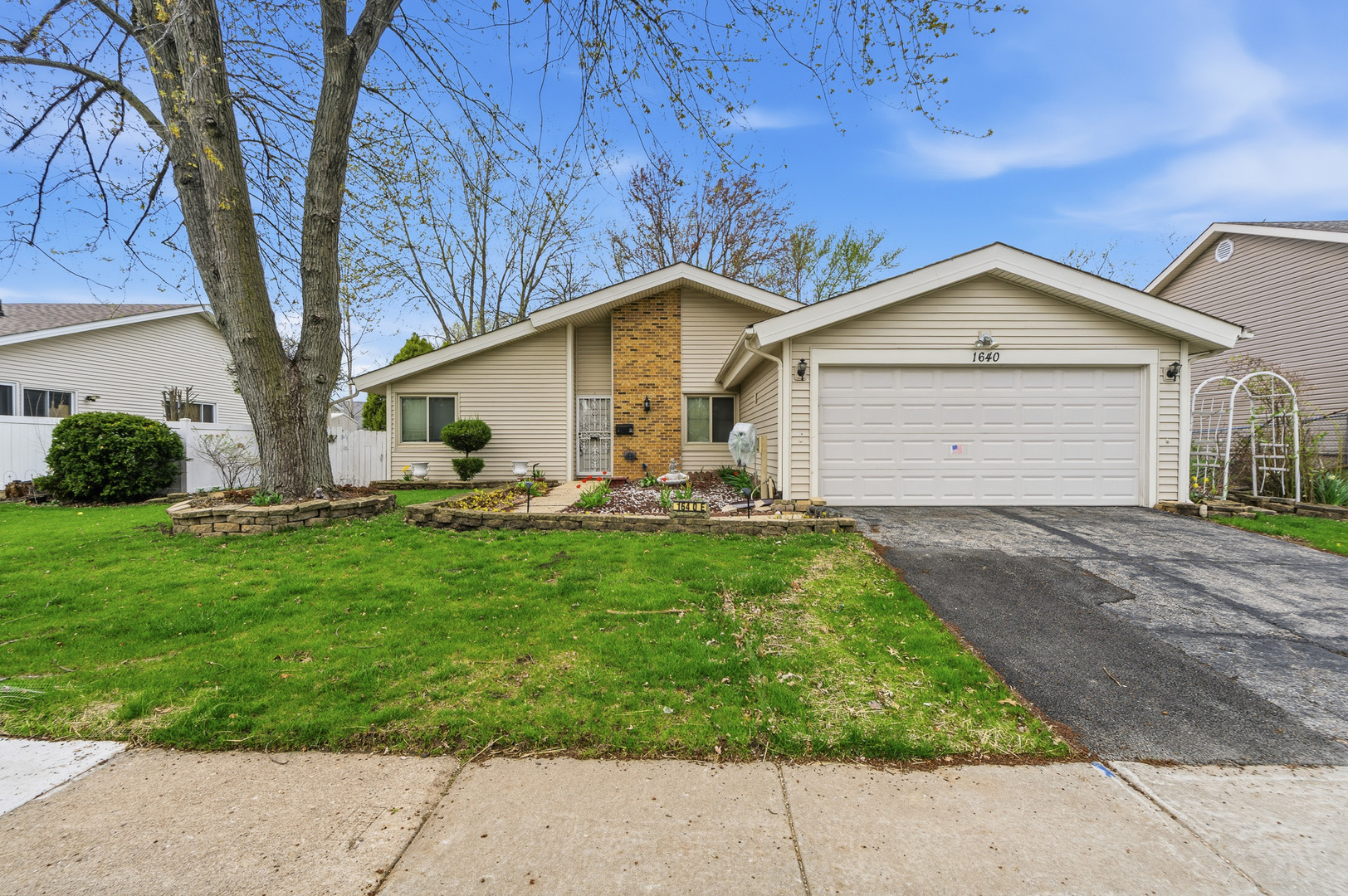 1640 E Andover Drive, Hanover Park, IL 60133