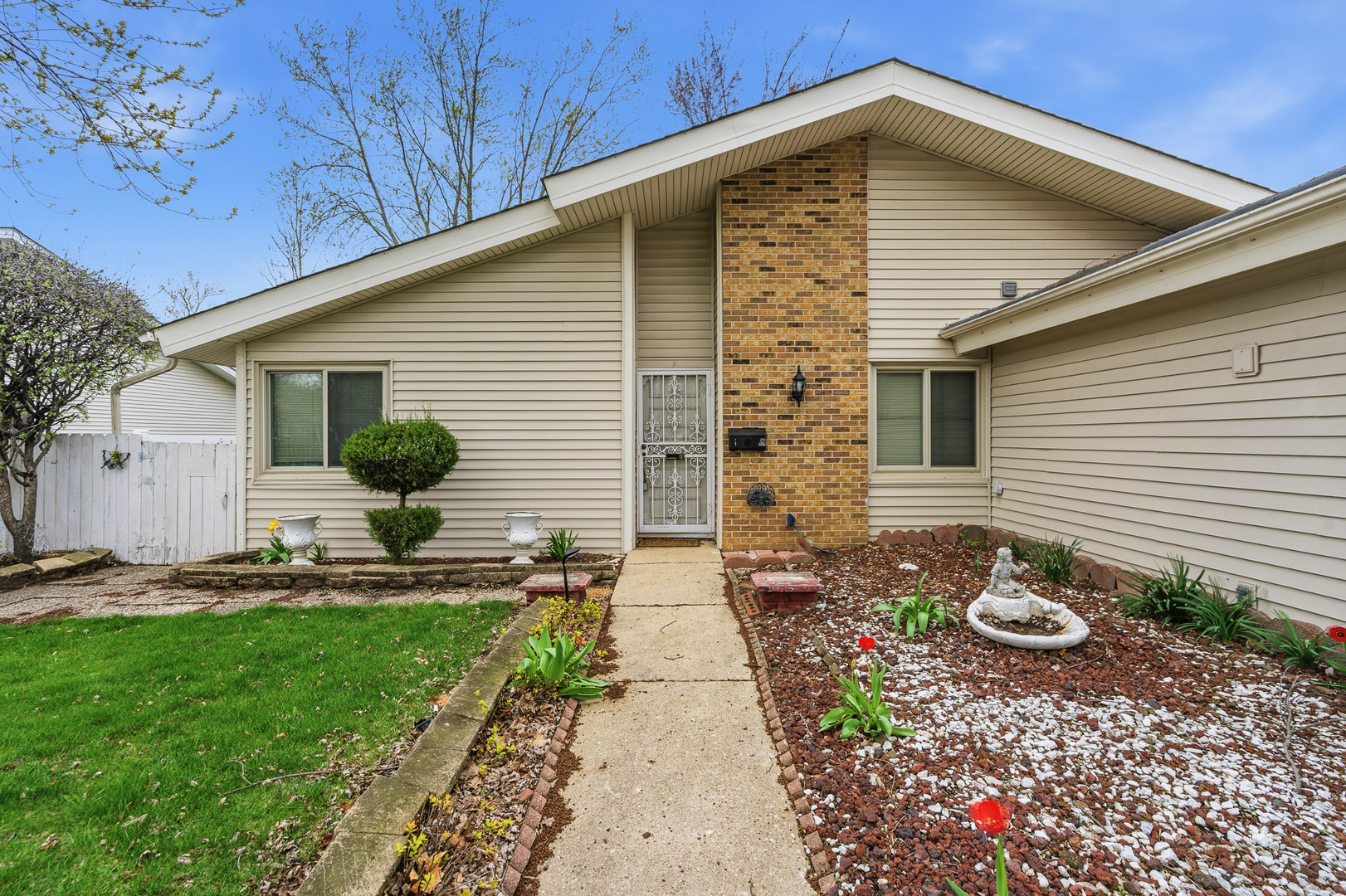 1640 E Andover Drive, Hanover Park, IL 60133