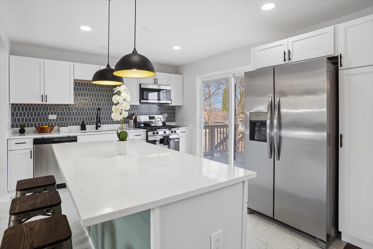 112 Placid Avenue, Glendale Heights, IL 60139