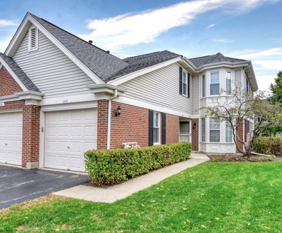1233 S Wellington Court, Buffalo Grove, IL 60089