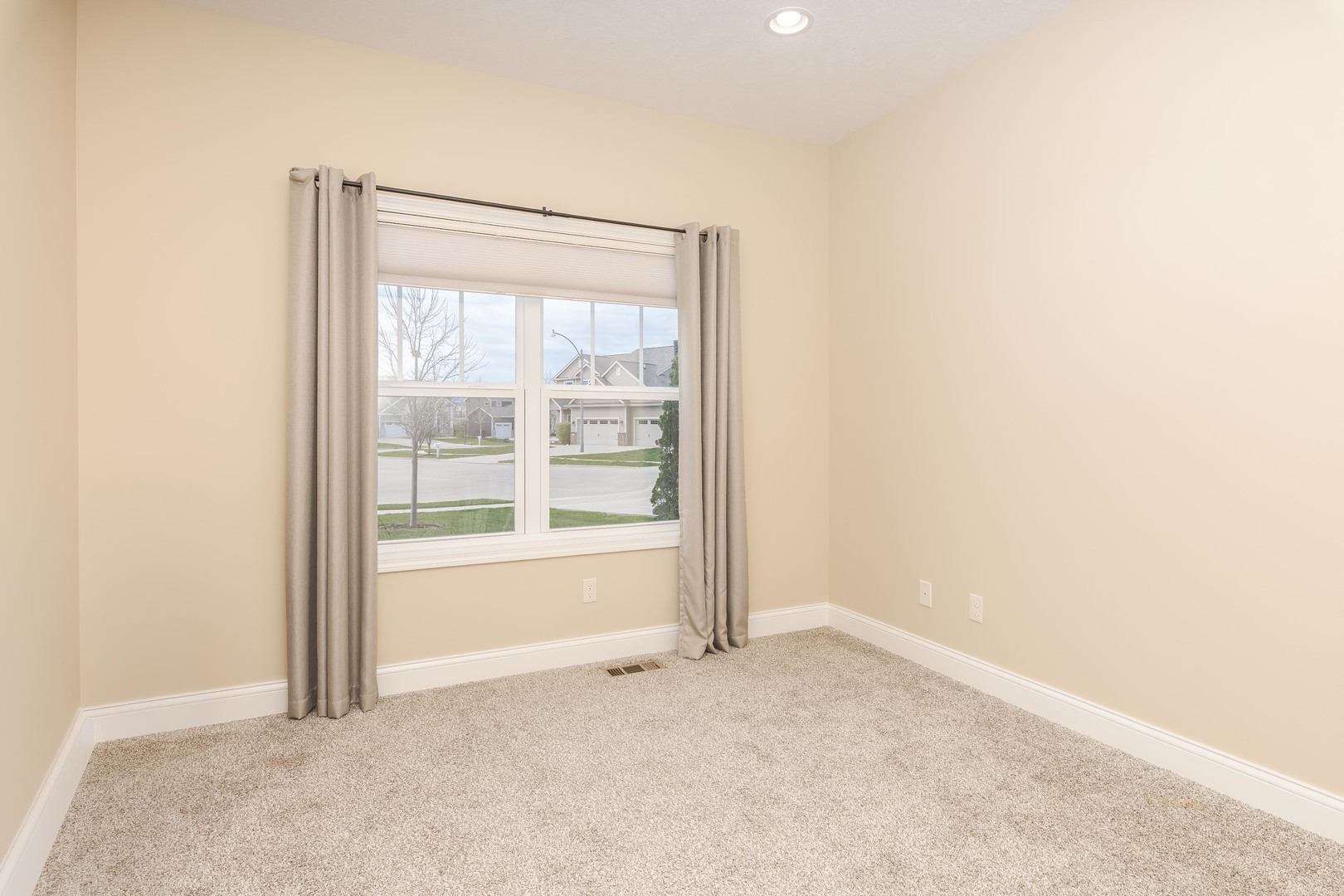 19 Red Maple Court, Bloomington, IL 61705