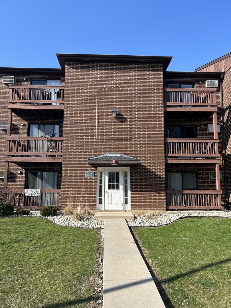 330 Shorewood Drive #3B, Glendale Heights, IL 60139
