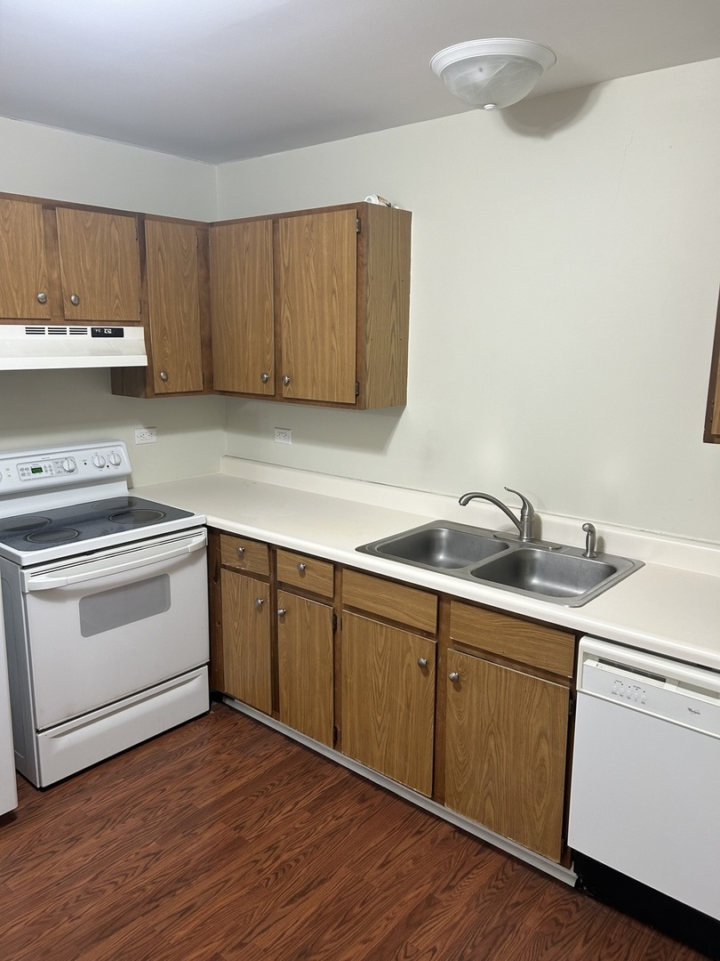 330 Shorewood Drive #3B, Glendale Heights, IL 60139