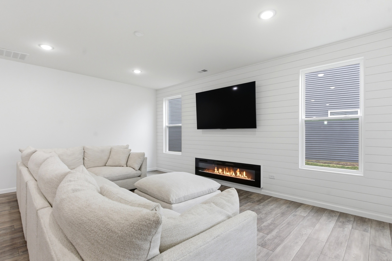 3279 Oak Creek Lane, Aurora, IL 60503