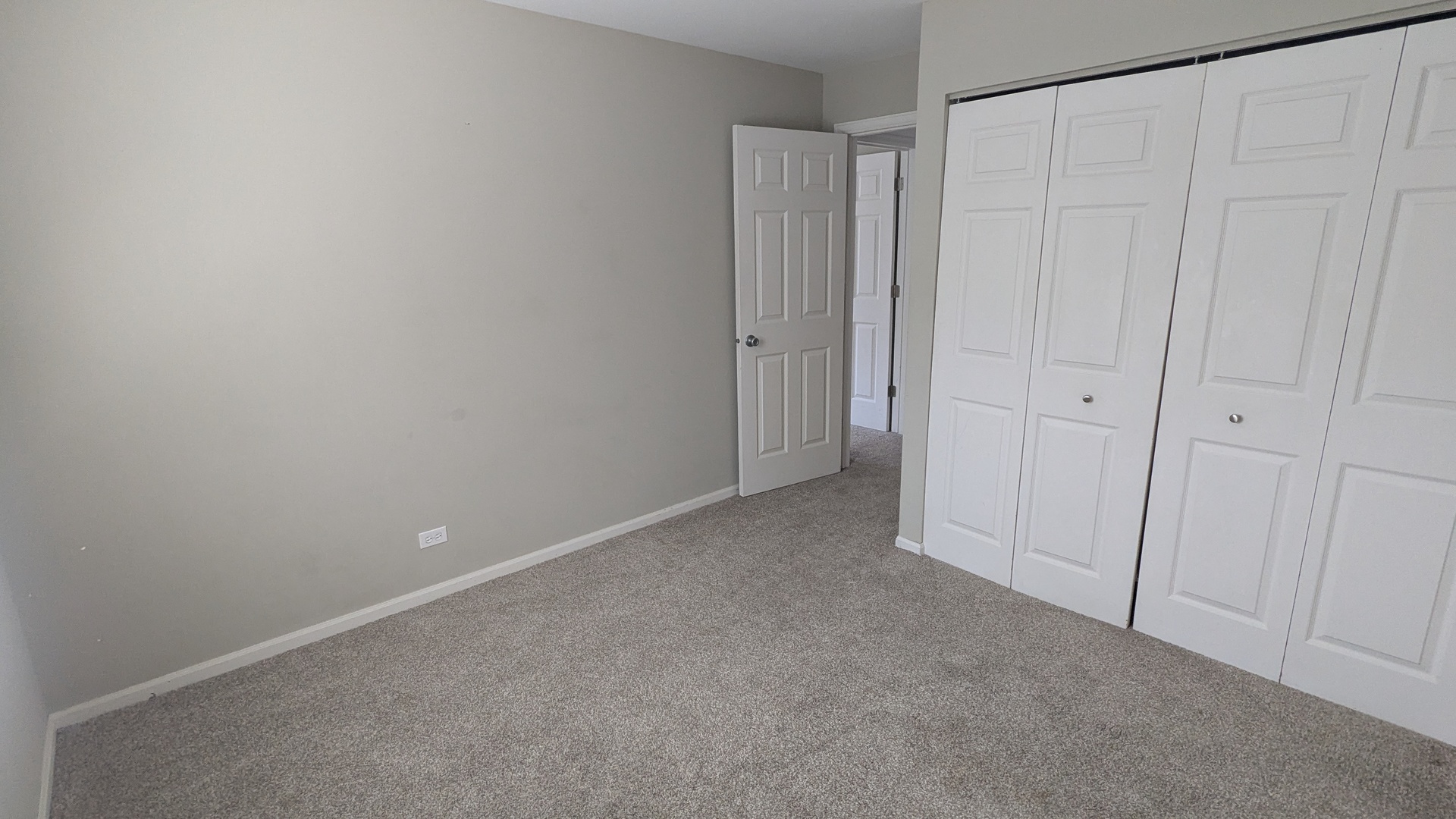 54 Plymouth Court #102D, Naperville, IL 60565