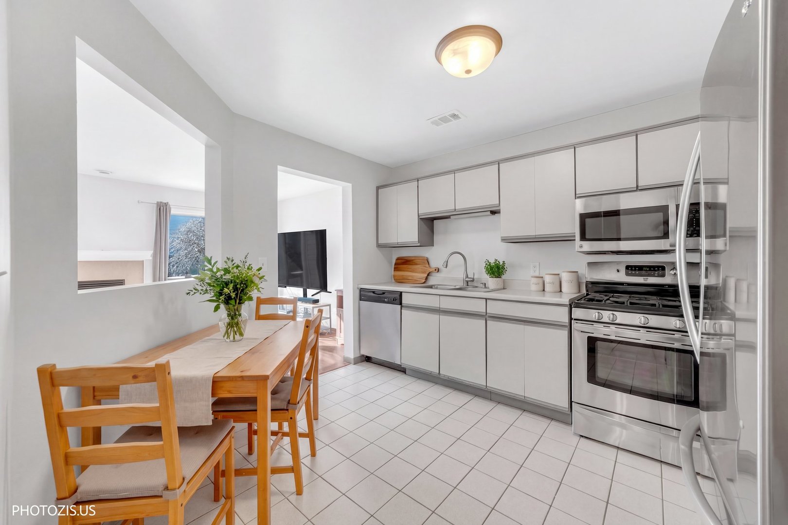 208 Westminster Court #D, Schaumburg, IL 60193