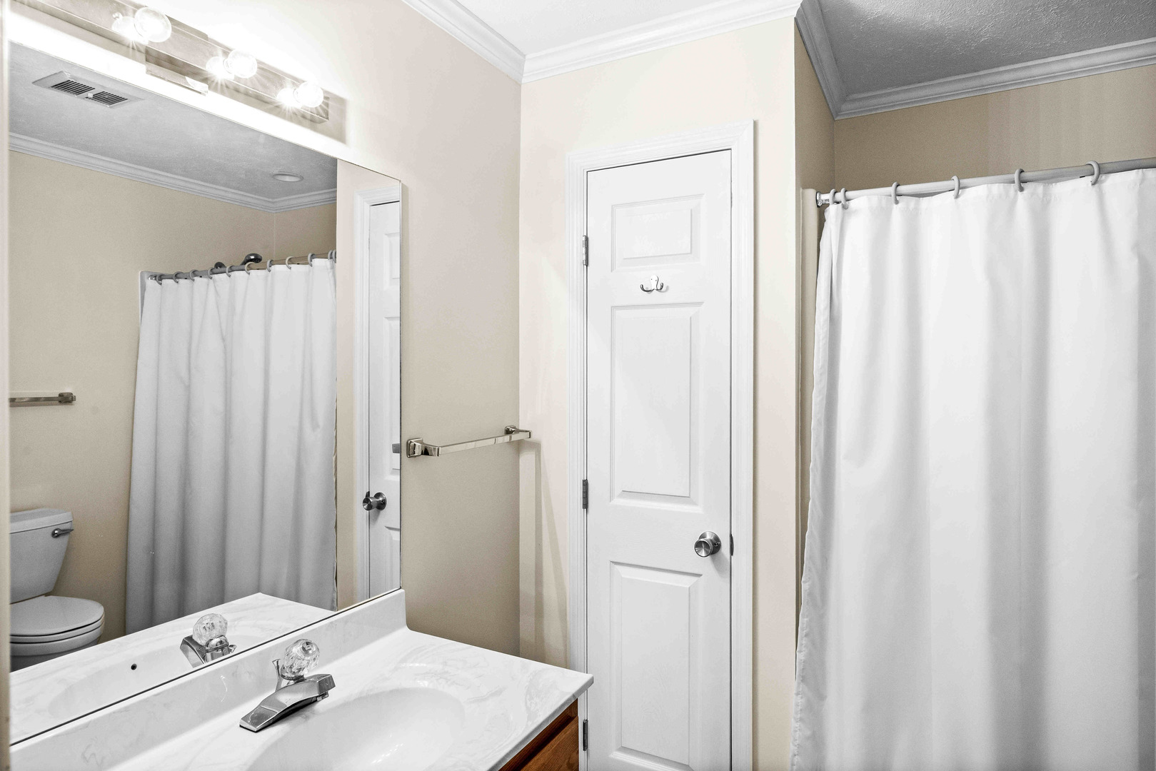 2203 Oakwood Avenue, Bloomington, IL 61704