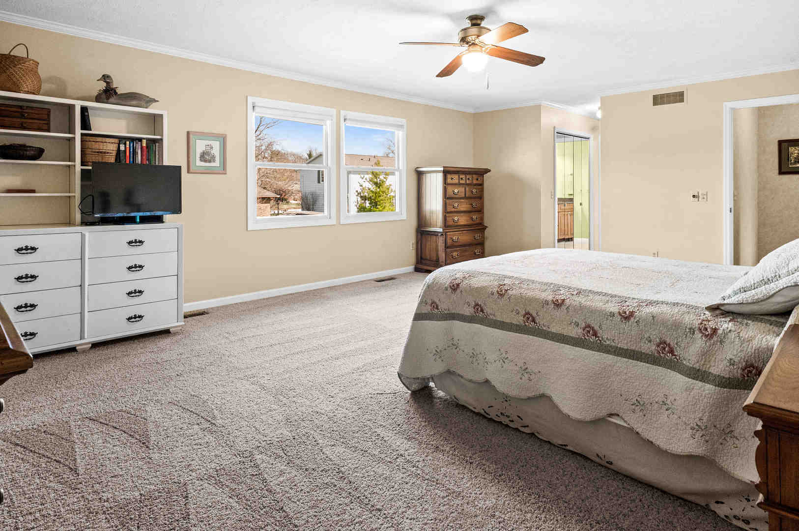 2203 Oakwood Avenue, Bloomington, IL 61704