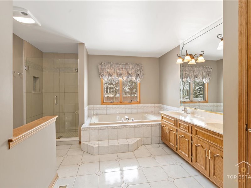 13124.W. Beaver Lake Common, Homer Glen, IL 60491