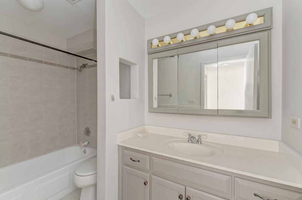 6103 Knoll Valley Drive #104, Willowbrook, IL 60527