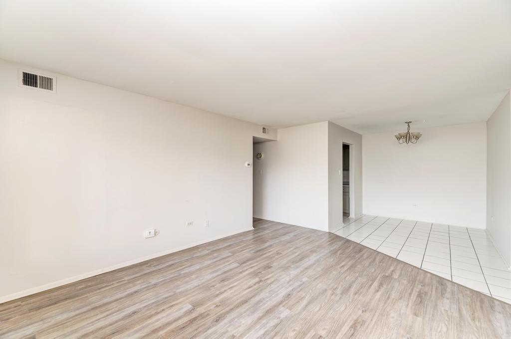 6103 Knoll Valley Drive #104, Willowbrook, IL 60527