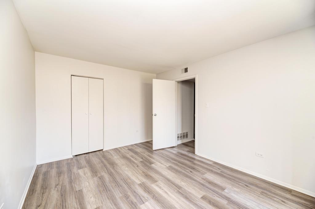 6103 Knoll Valley Drive #104, Willowbrook, IL 60527