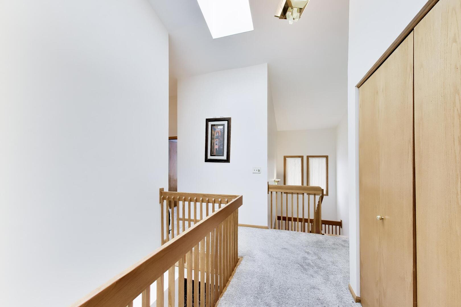 943 W Essex Place, Arlington Heights, IL 60004