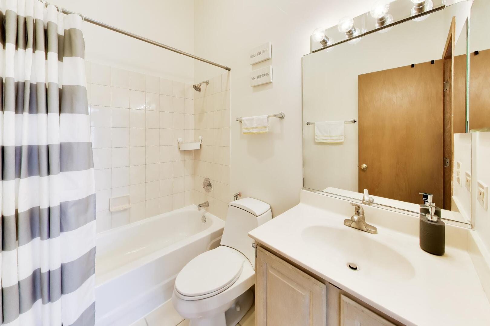 943 W Essex Place, Arlington Heights, IL 60004