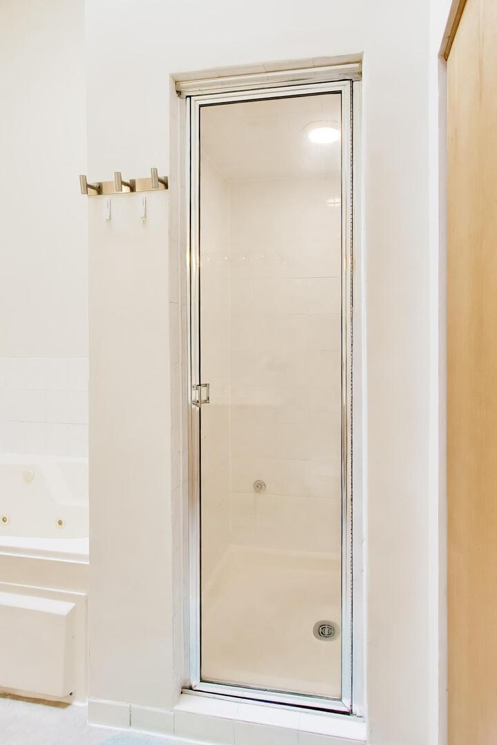 943 W Essex Place, Arlington Heights, IL 60004