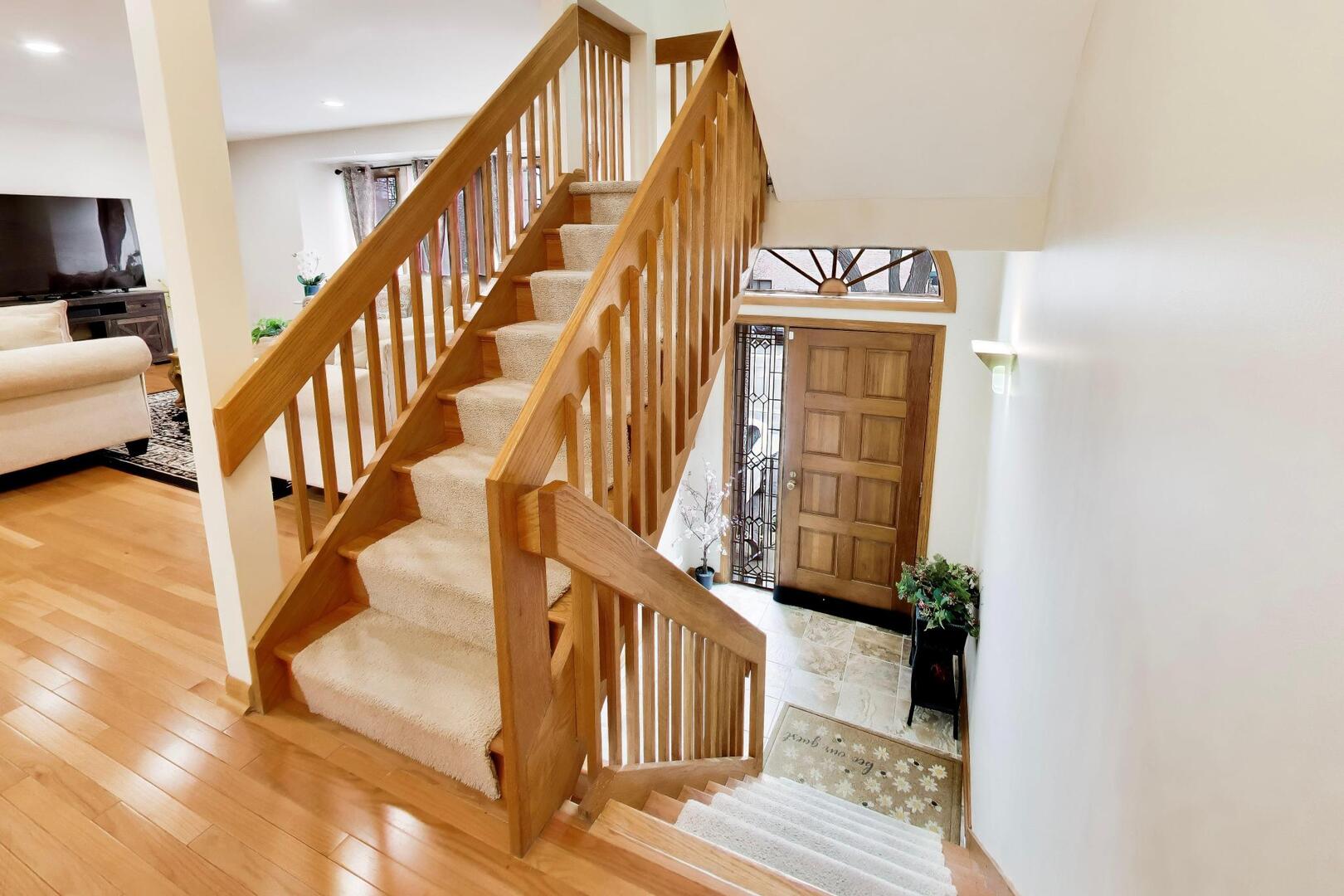 943 W Essex Place, Arlington Heights, IL 60004