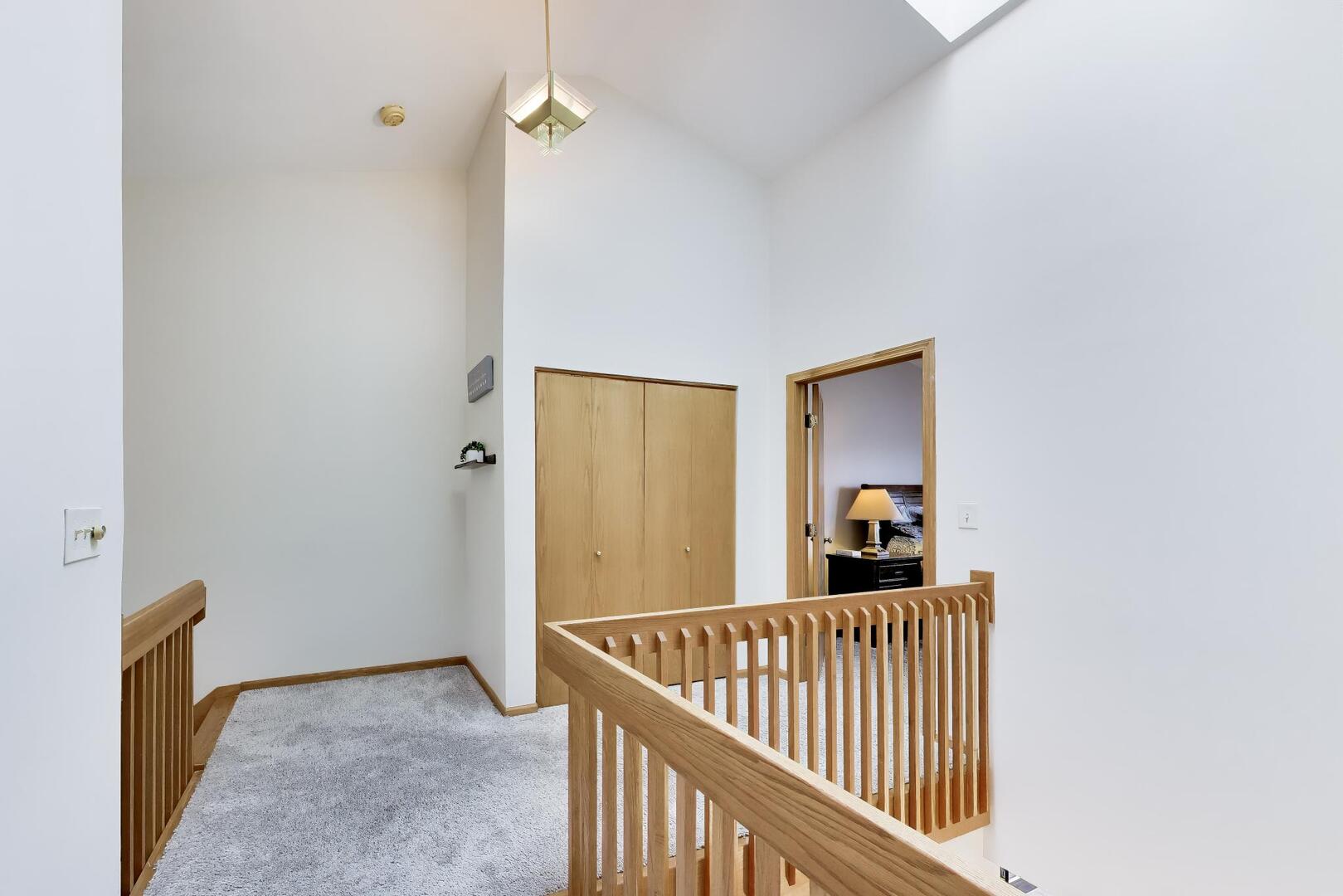 943 W Essex Place, Arlington Heights, IL 60004