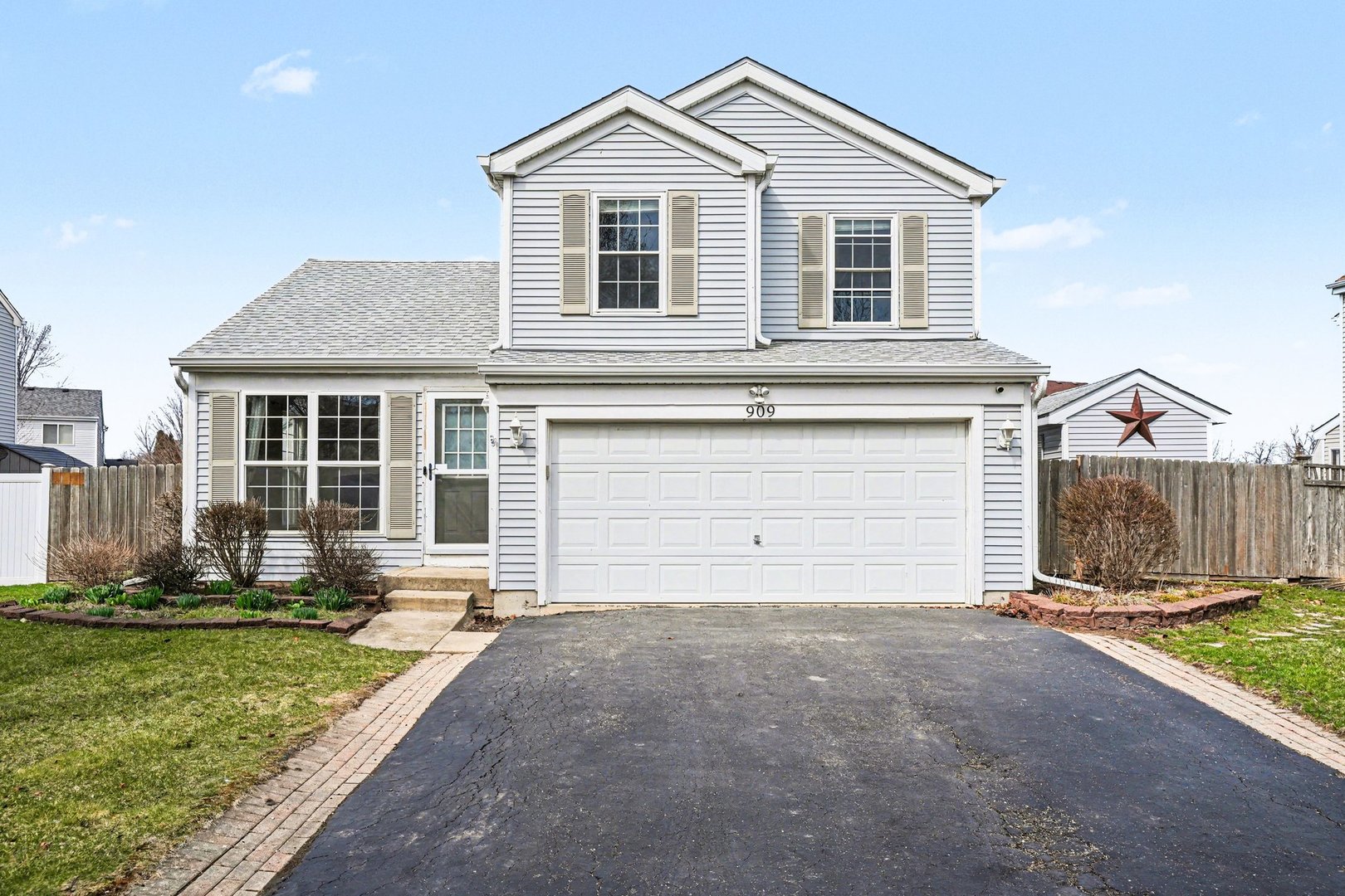 909 Mission Boulevard, Joliet, IL 60436