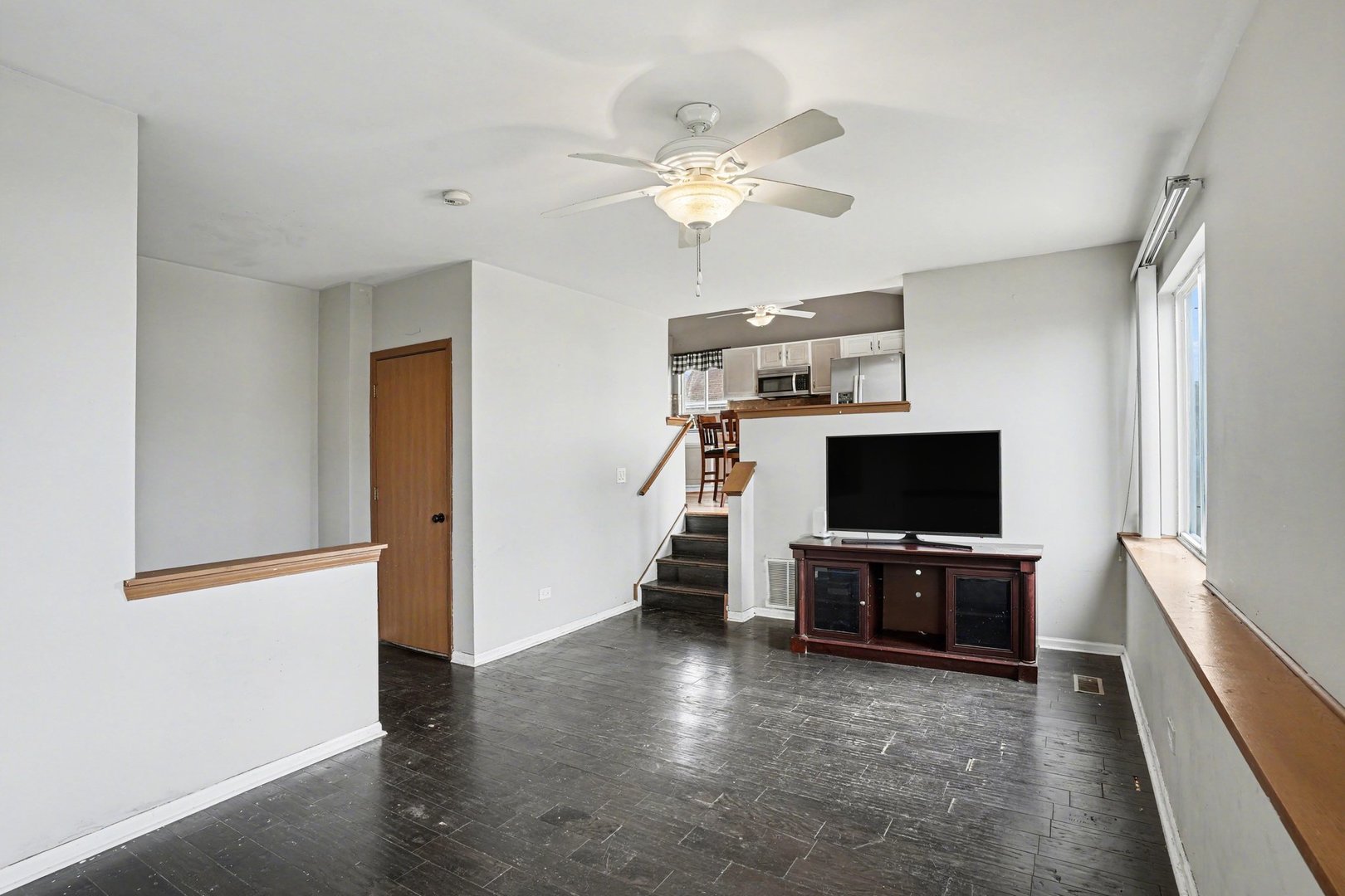 909 Mission Boulevard, Joliet, IL 60436