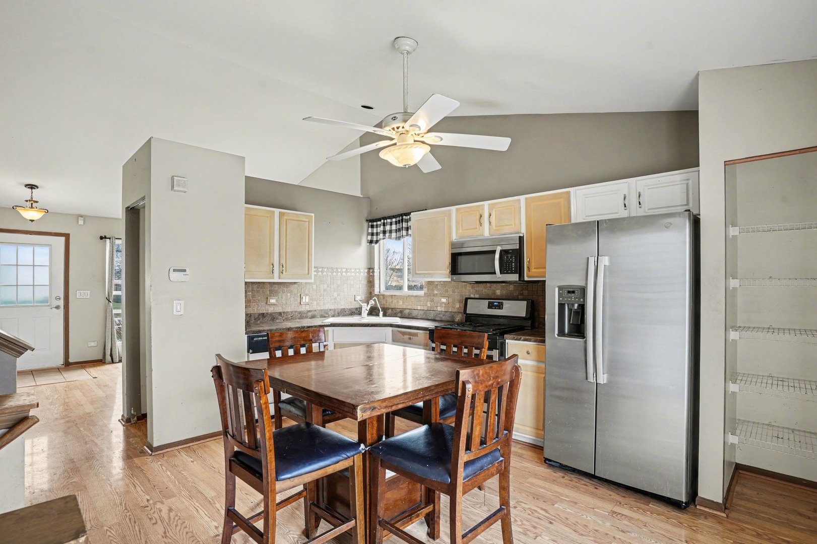 909 Mission Boulevard, Joliet, IL 60436