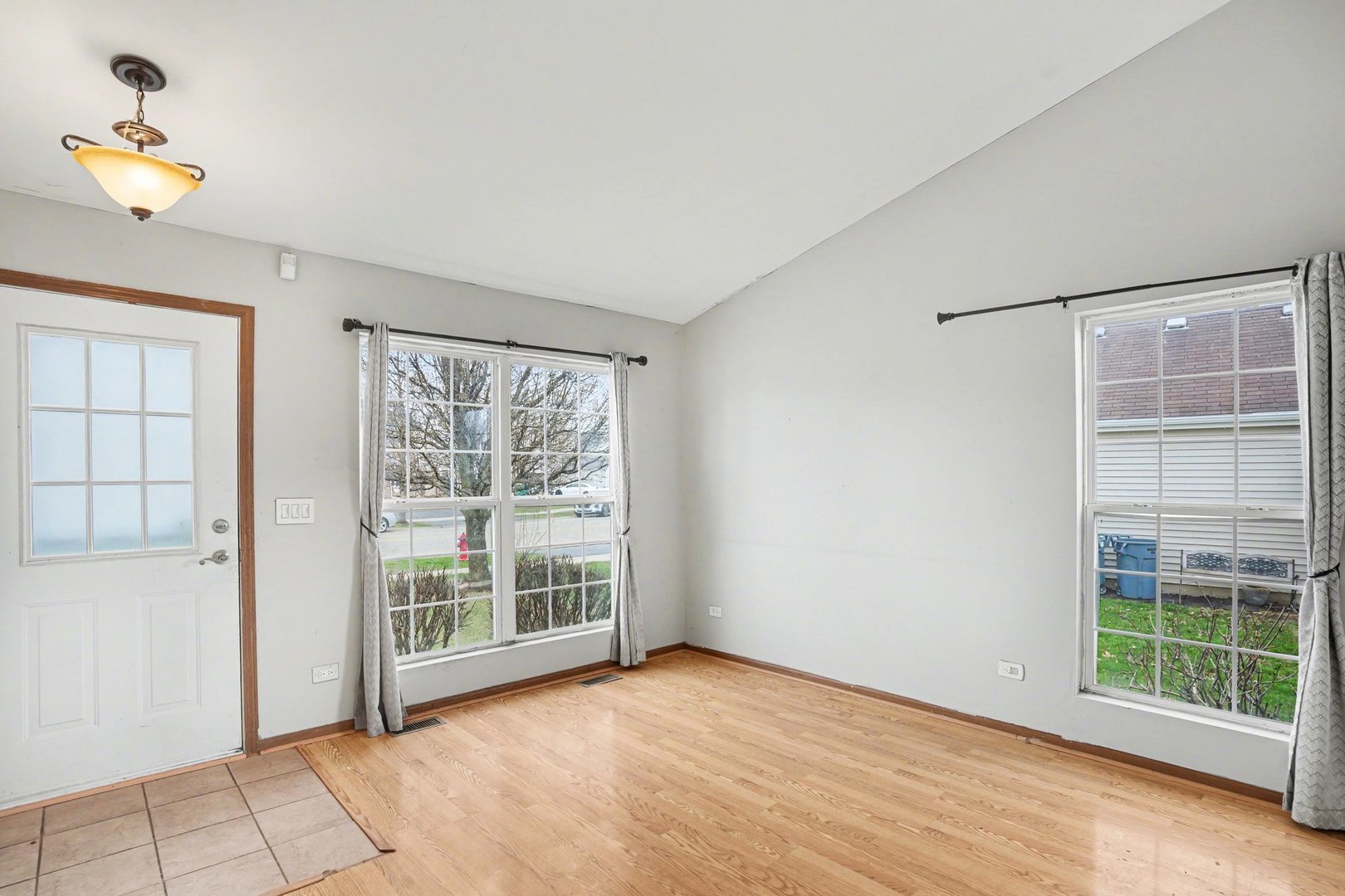 909 Mission Boulevard, Joliet, IL 60436