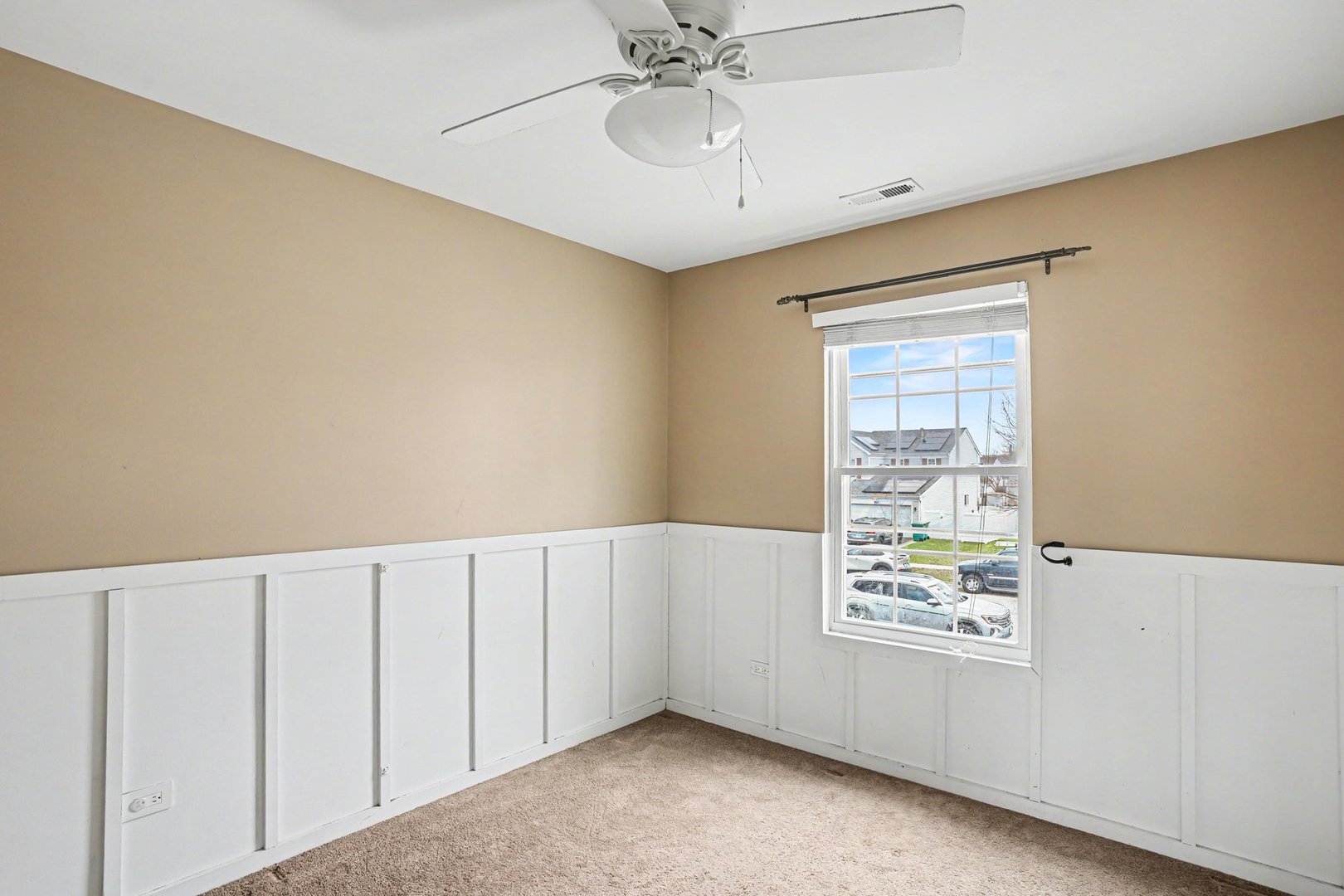 909 Mission Boulevard, Joliet, IL 60436