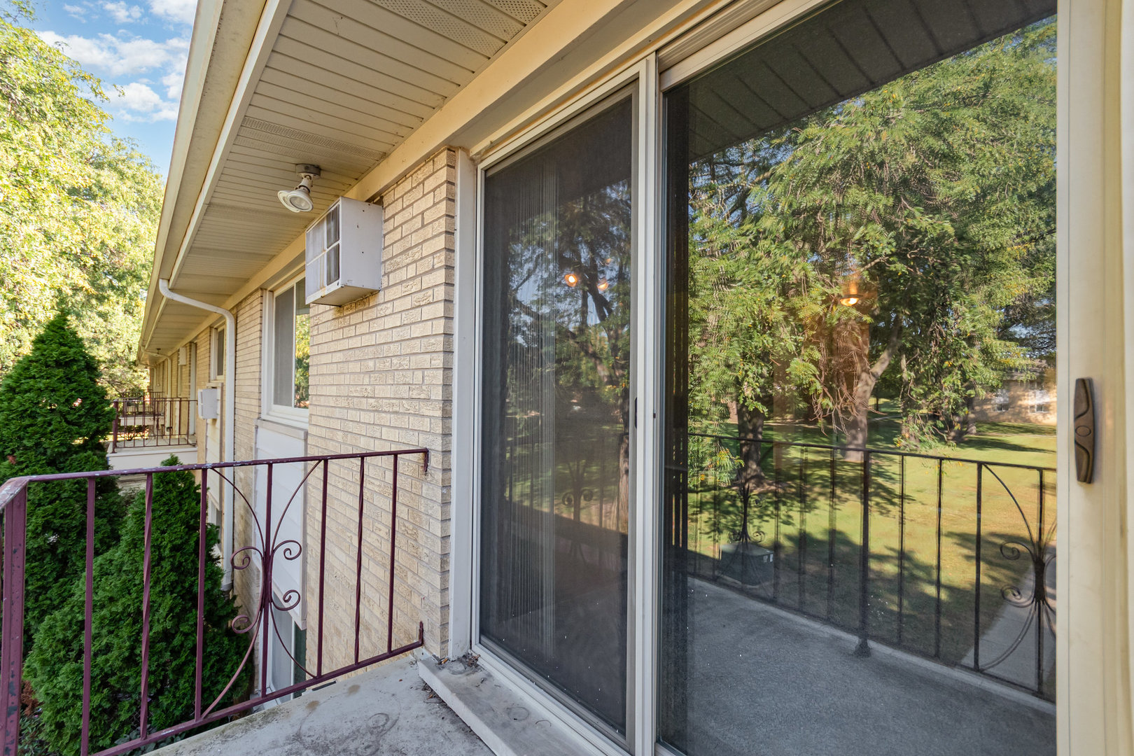 5740 Concord Lane #12, Clarendon Hills, IL 60514