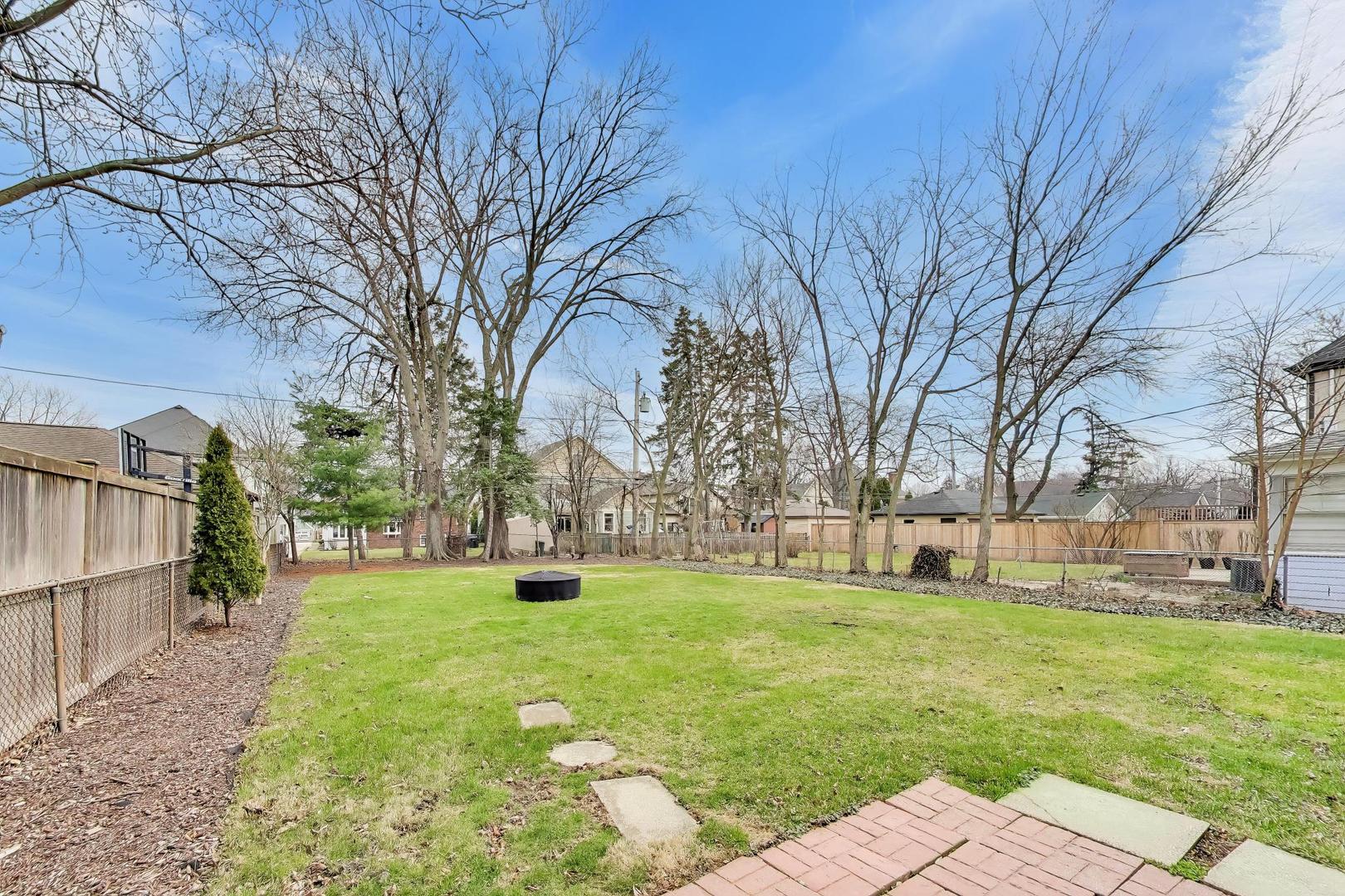 321 S Gilbert Avenue, La Grange, IL 60525