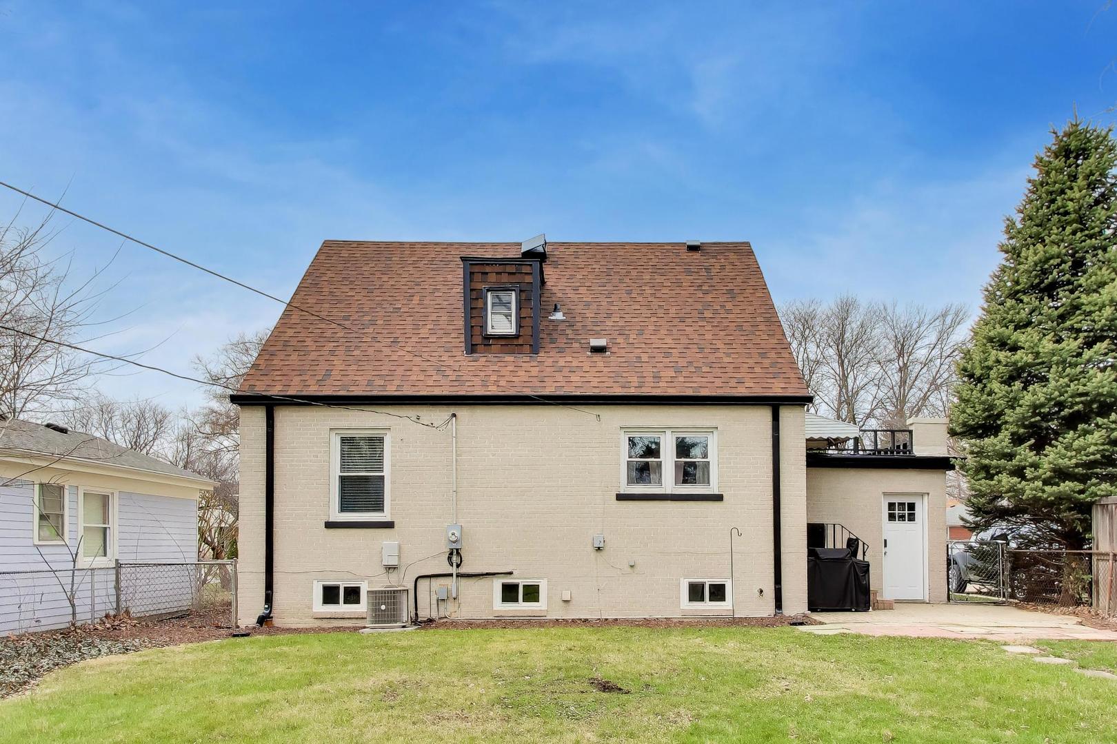 321 S Gilbert Avenue, La Grange, IL 60525