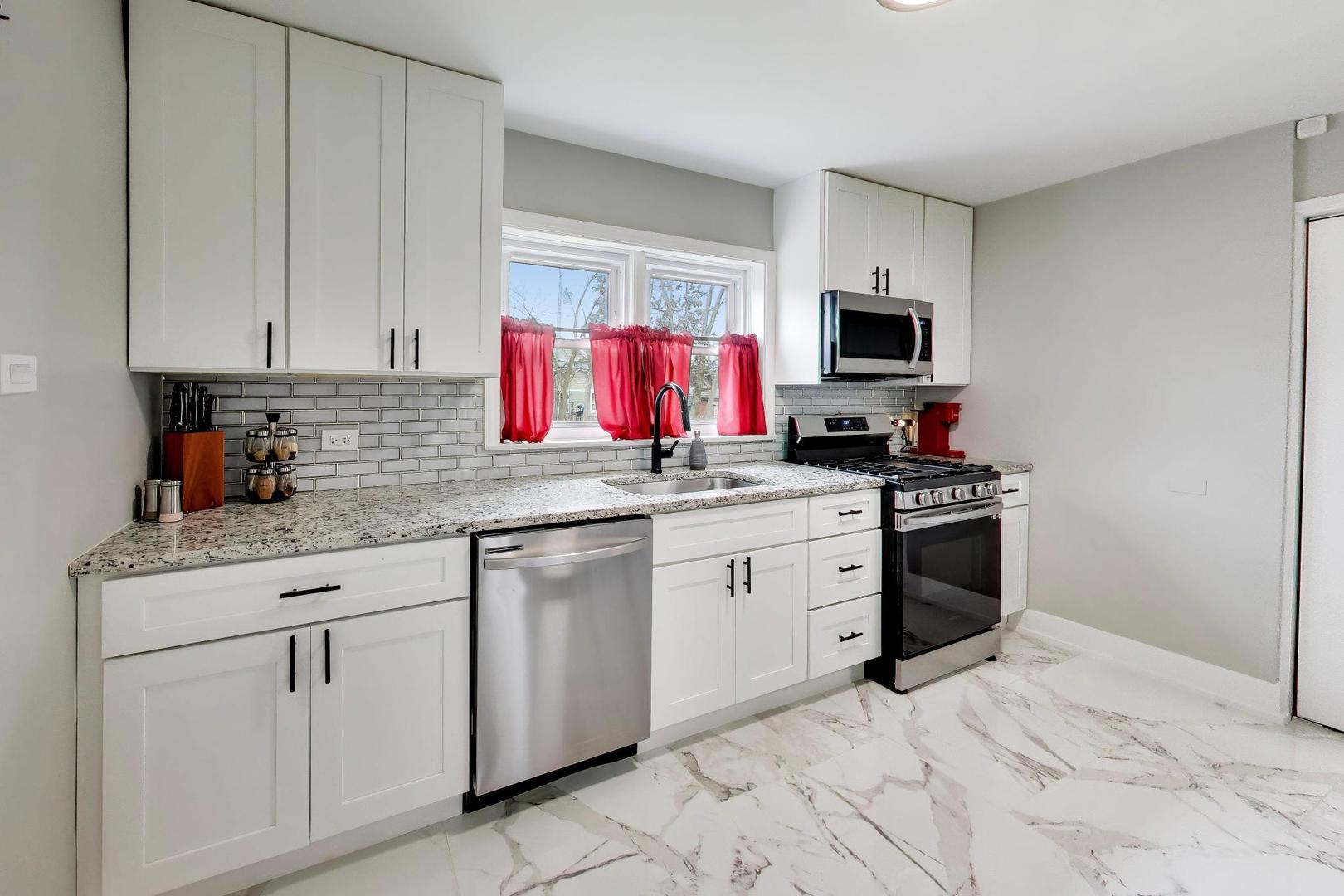 321 S Gilbert Avenue, La Grange, IL 60525