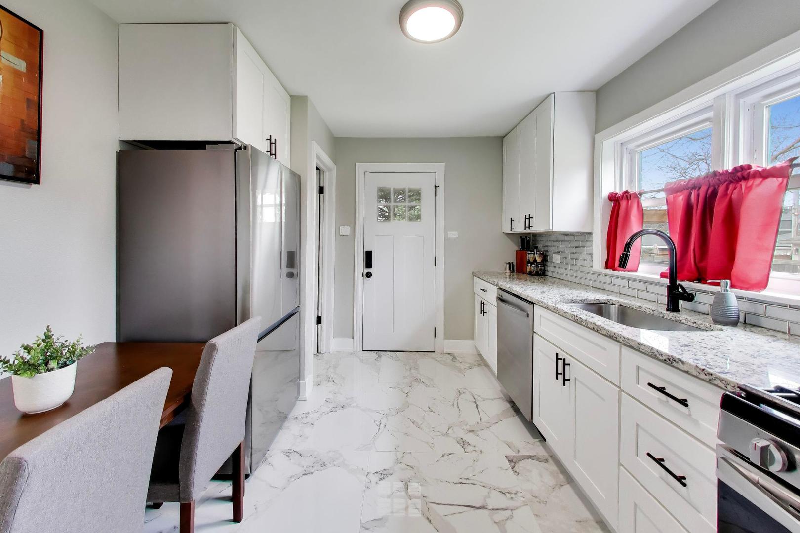 321 S Gilbert Avenue, La Grange, IL 60525