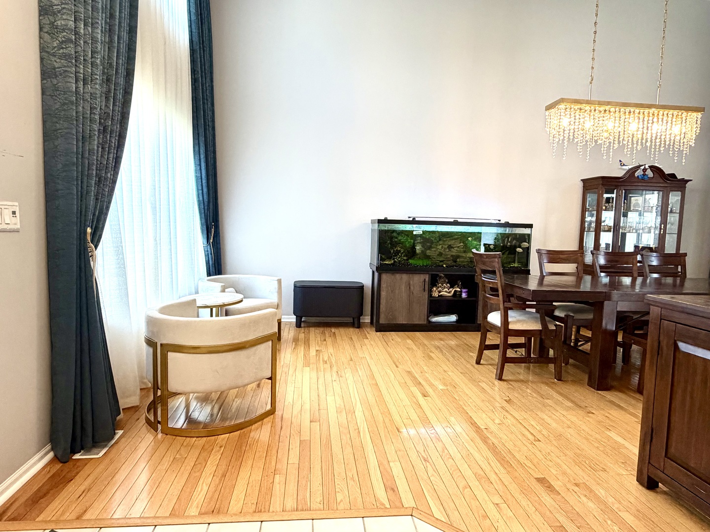 2123 Skylane Drive, Naperville, IL 60564