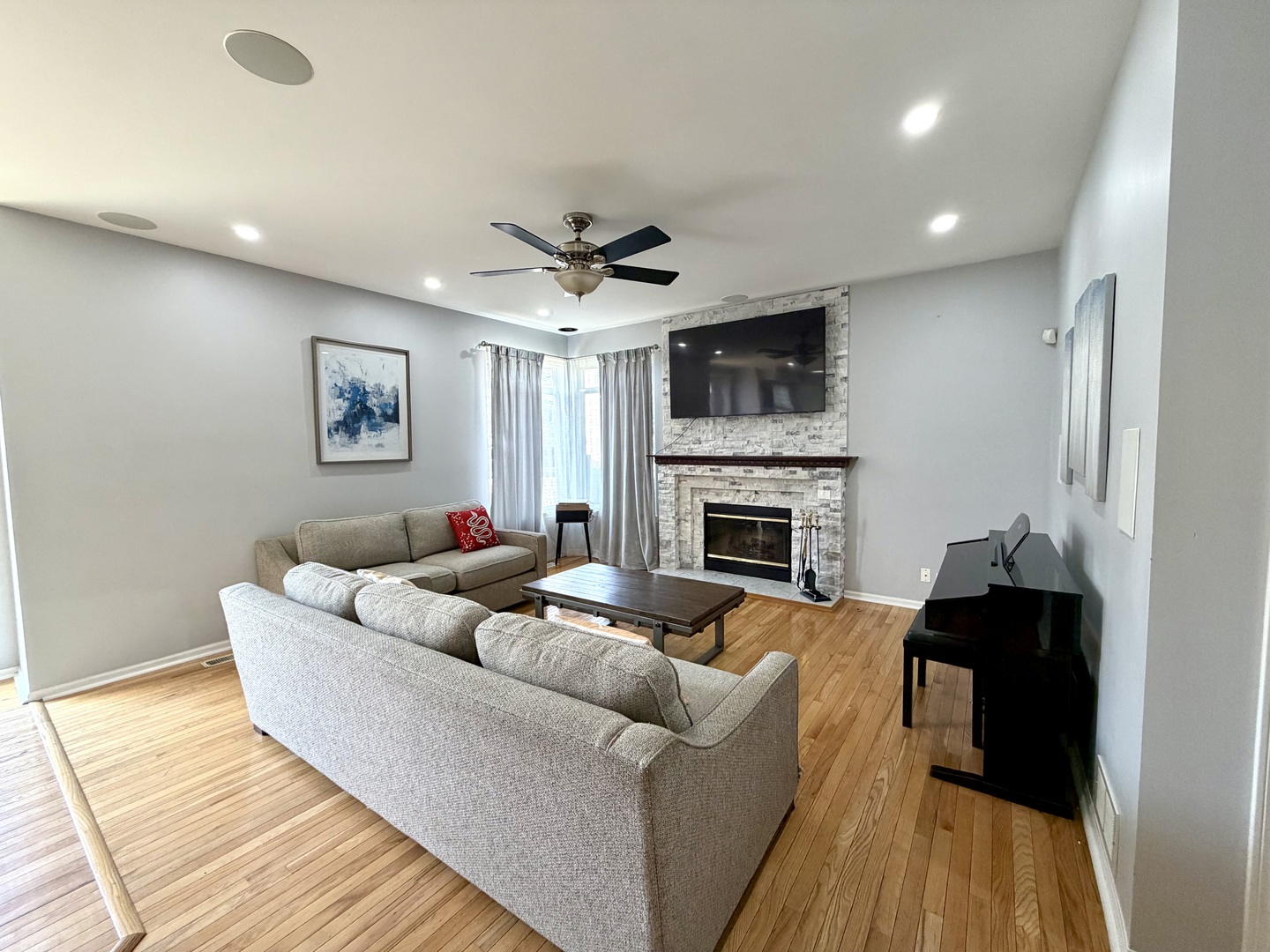 2123 Skylane Drive, Naperville, IL 60564