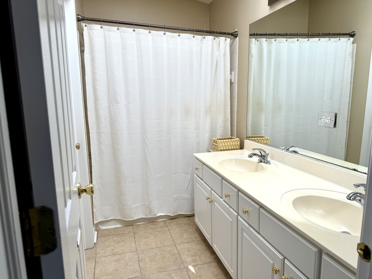 2123 Skylane Drive, Naperville, IL 60564