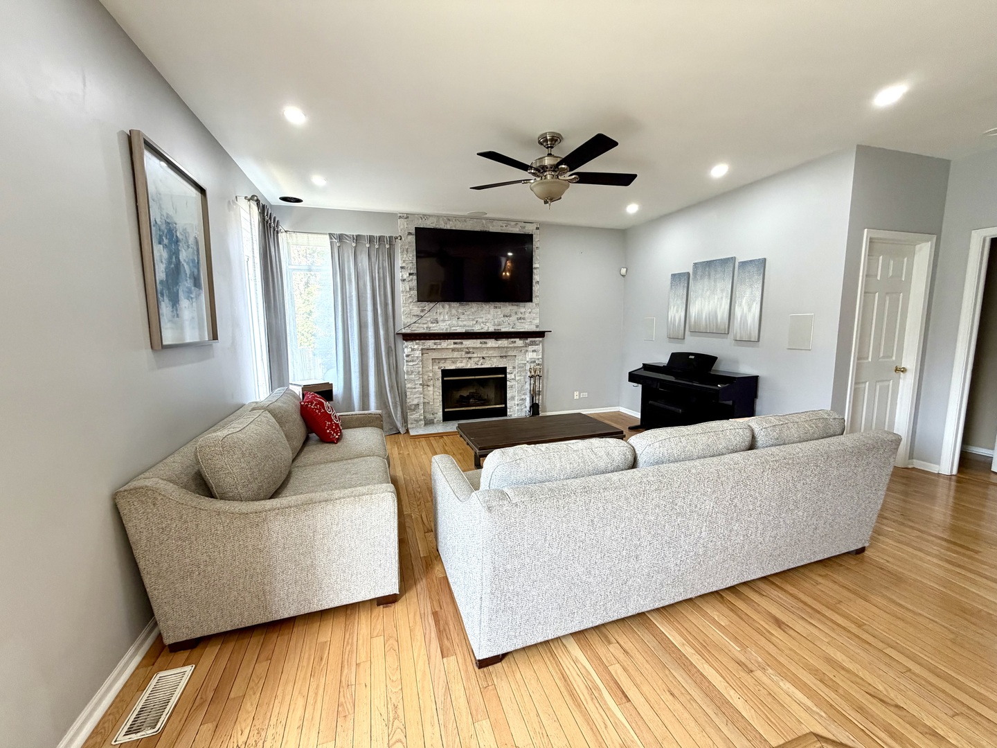 2123 Skylane Drive, Naperville, IL 60564