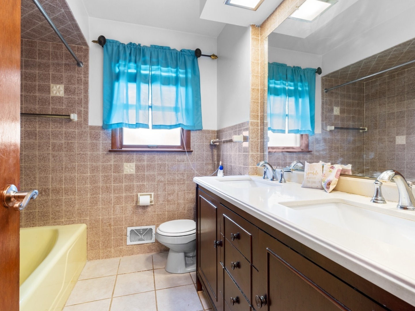 2916 School Street, Rockford, IL 61101