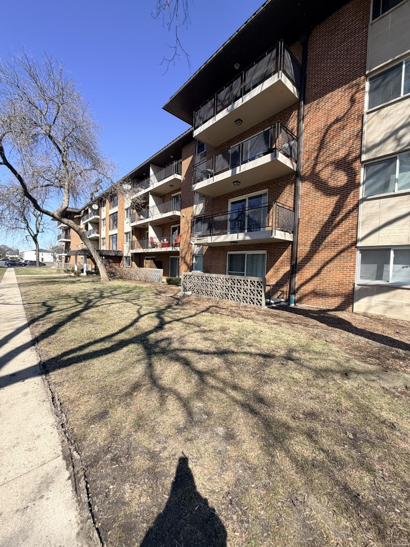 2230 S Goebbert Road #139, Arlington Heights, IL 60005