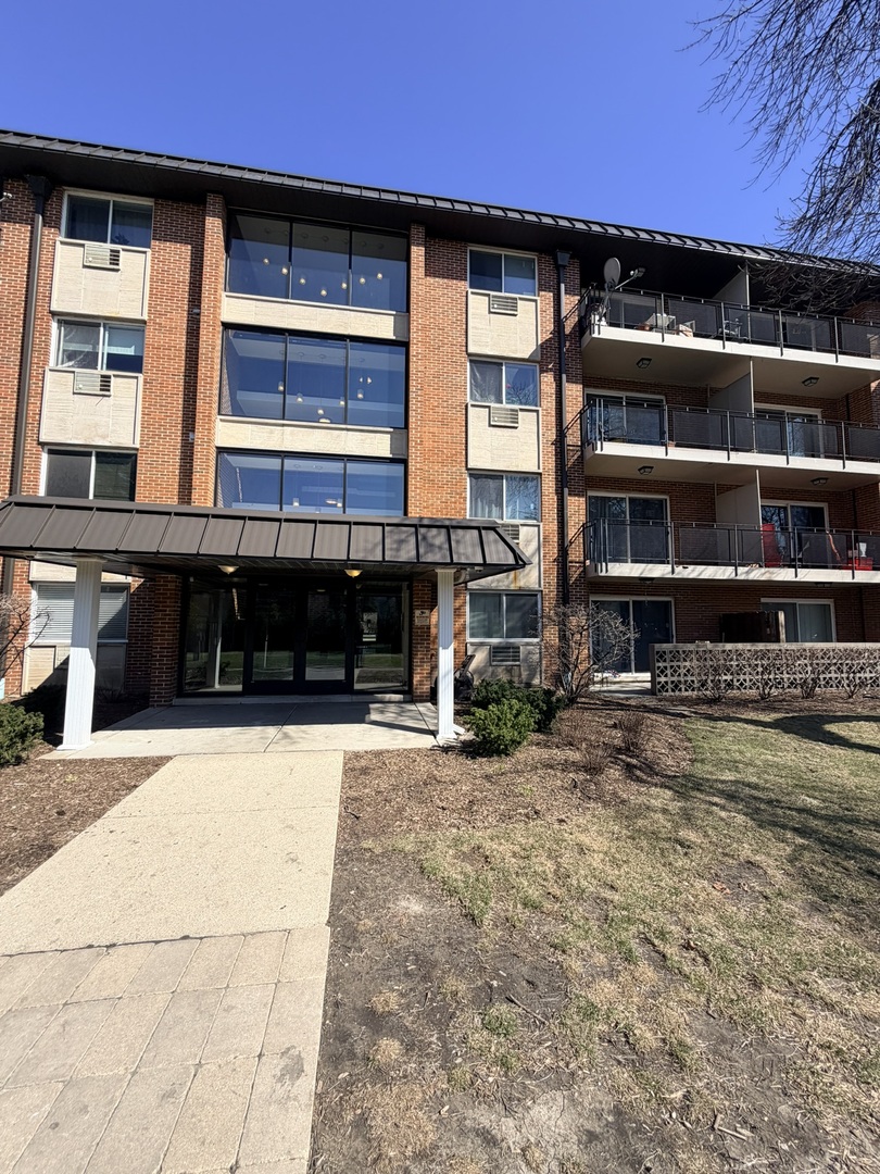 2230 S Goebbert Road #139, Arlington Heights, IL 60005