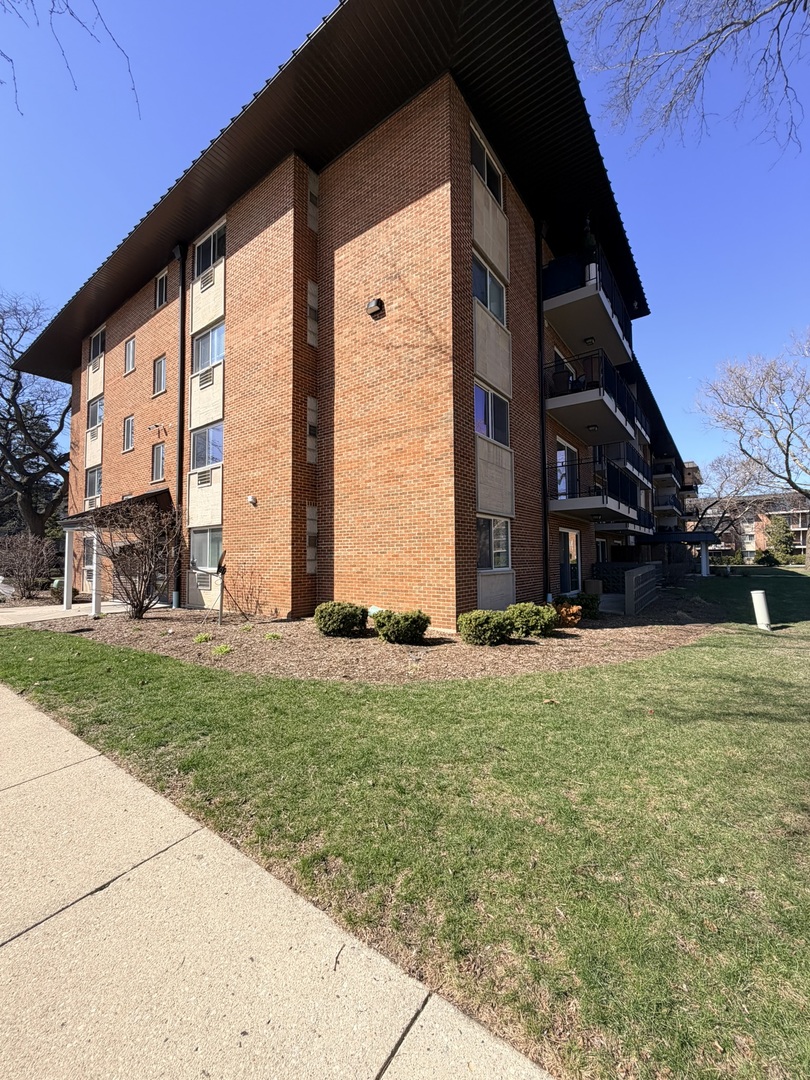 2230 S Goebbert Road #139, Arlington Heights, IL 60005