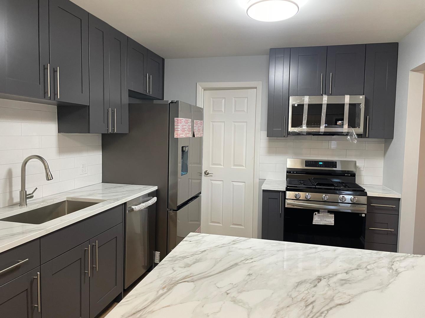 287 Pembridge Lane #B2, Schaumburg, IL 60193