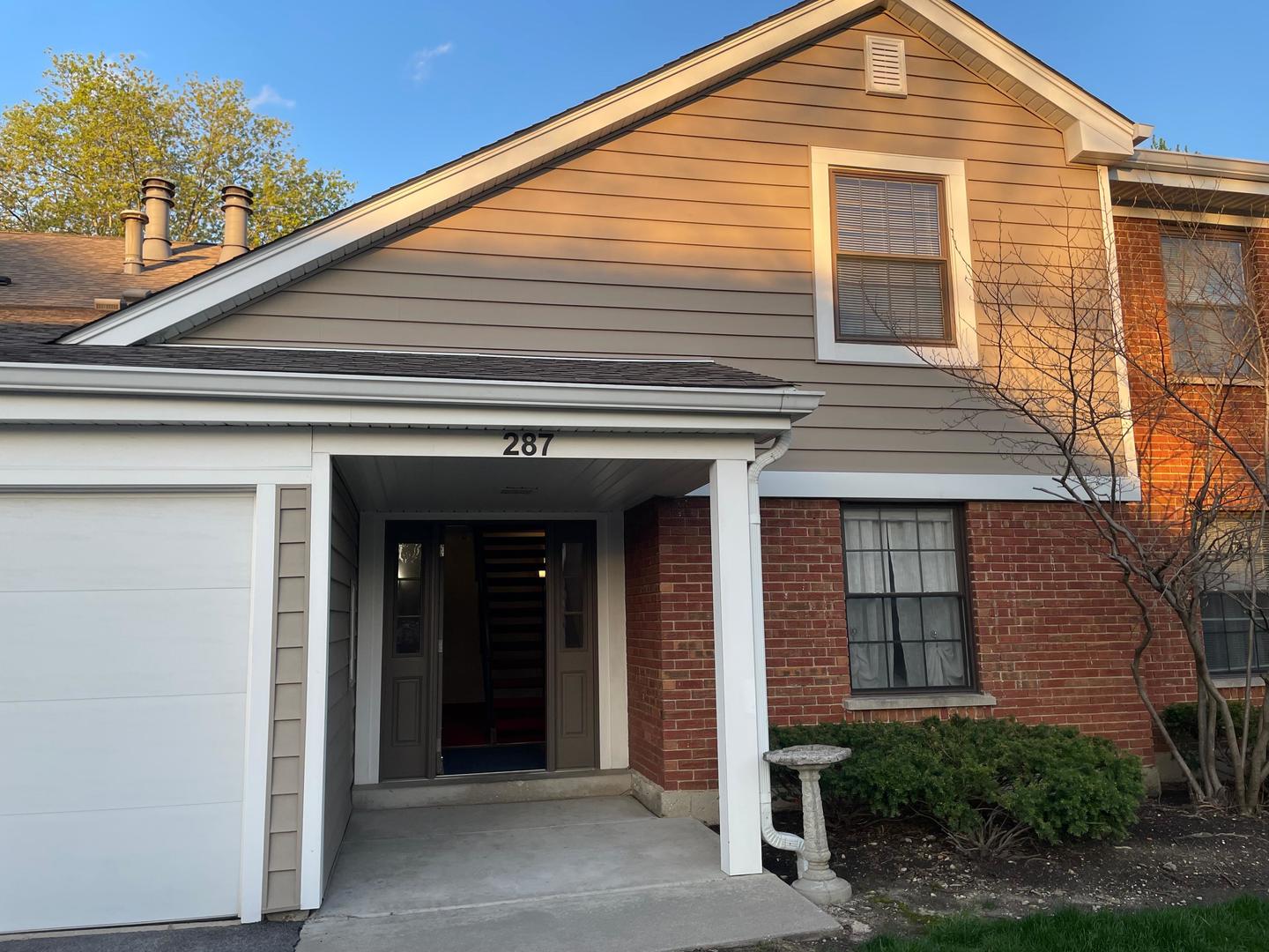 287 Pembridge Lane #B2, Schaumburg, IL 60193