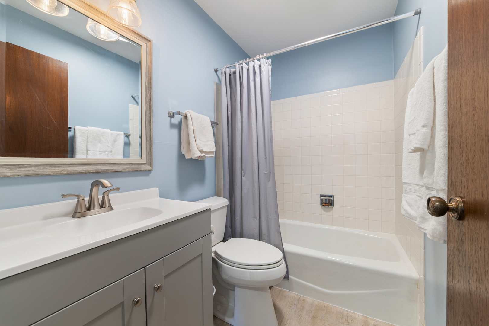 611 W Central Road #A4, Mount Prospect, IL 60056