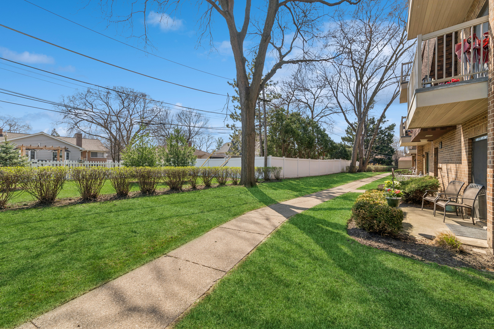 611 W Central Road #A4, Mount Prospect, IL 60056