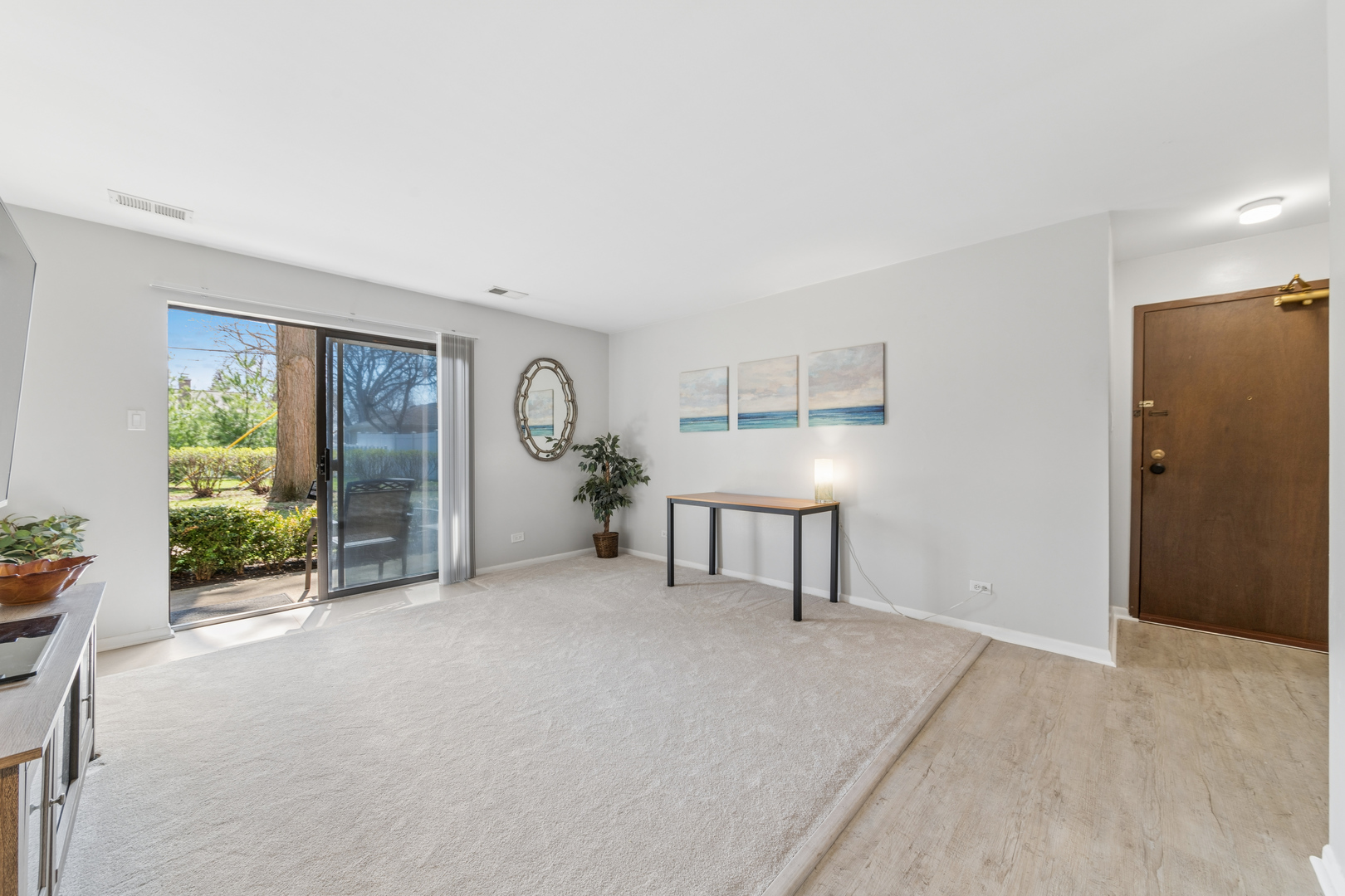 611 W Central Road #A4, Mount Prospect, IL 60056