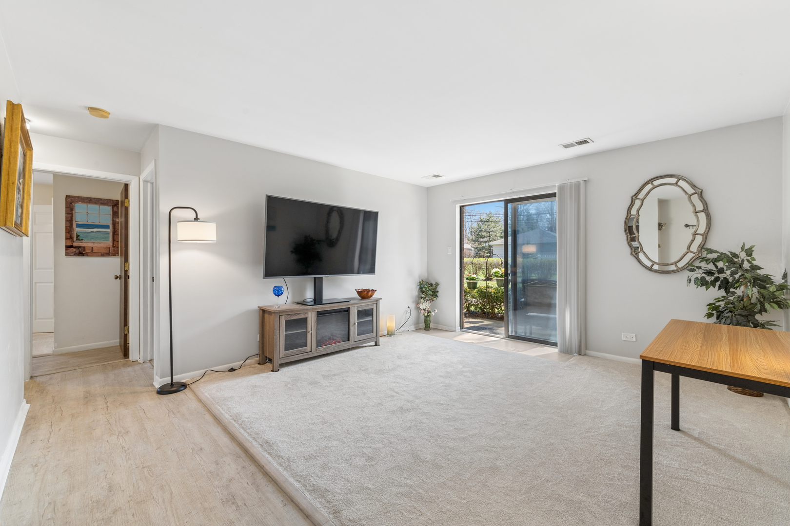 611 W Central Road #A4, Mount Prospect, IL 60056