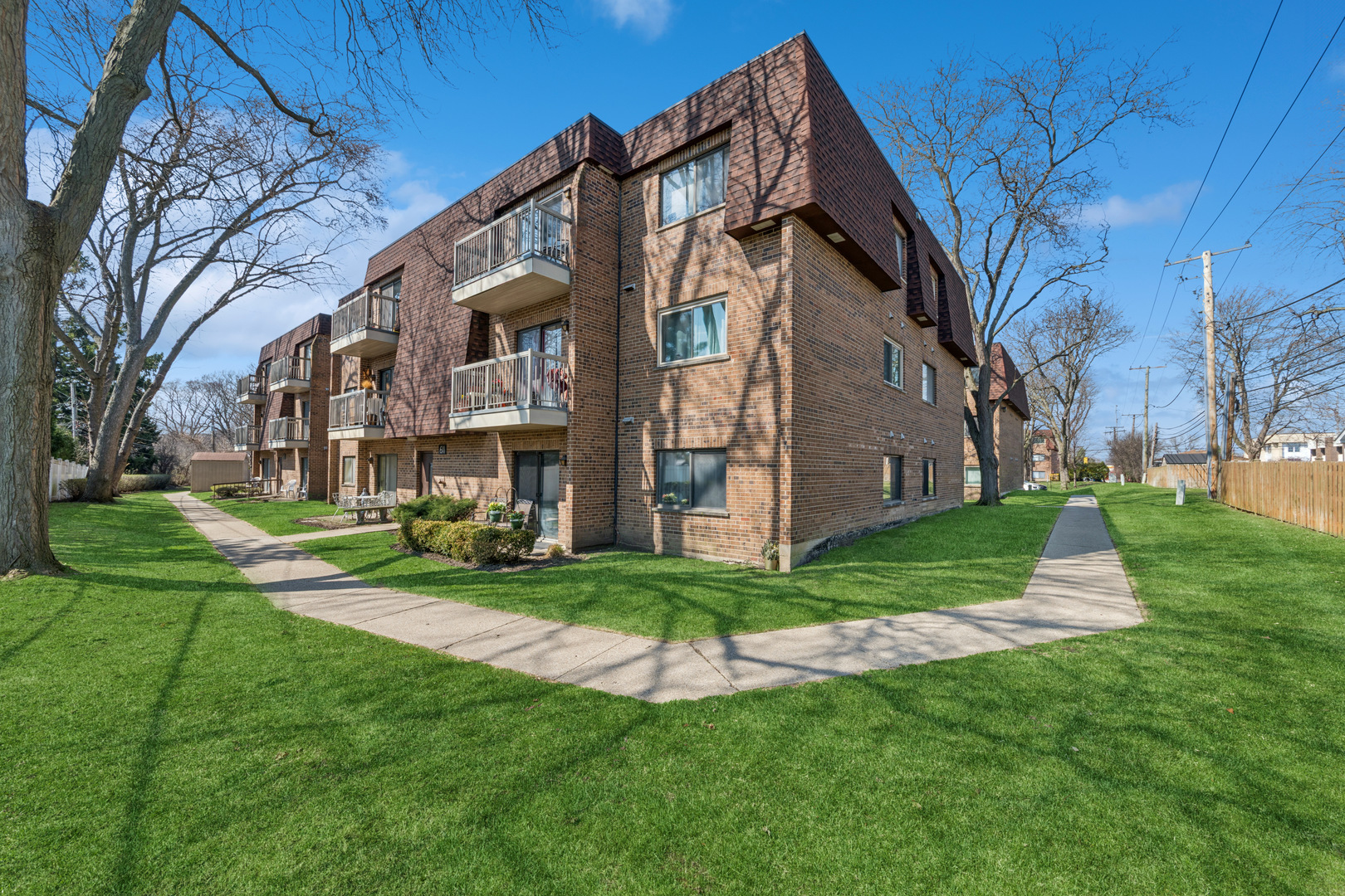 611 W Central Road #A4, Mount Prospect, IL 60056
