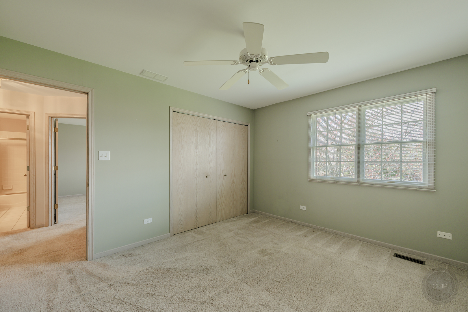 8444 Sandalwood Court, Darien, IL 60561