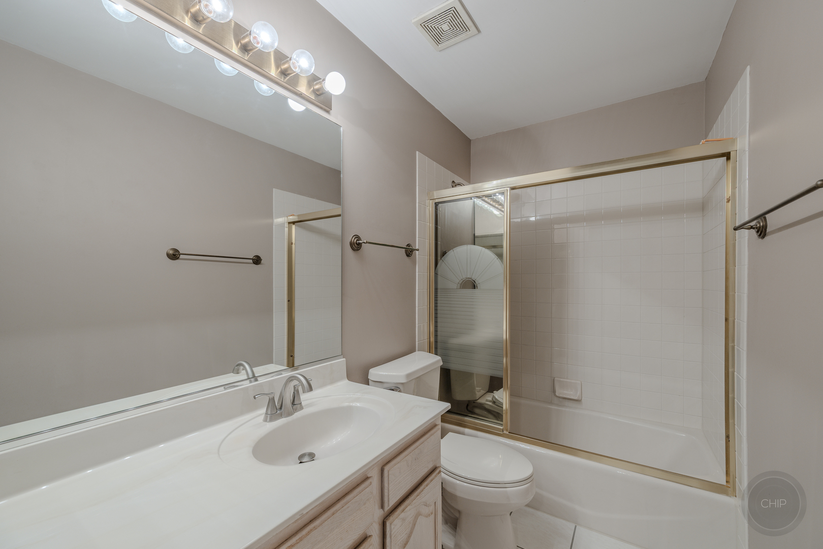 8444 Sandalwood Court, Darien, IL 60561