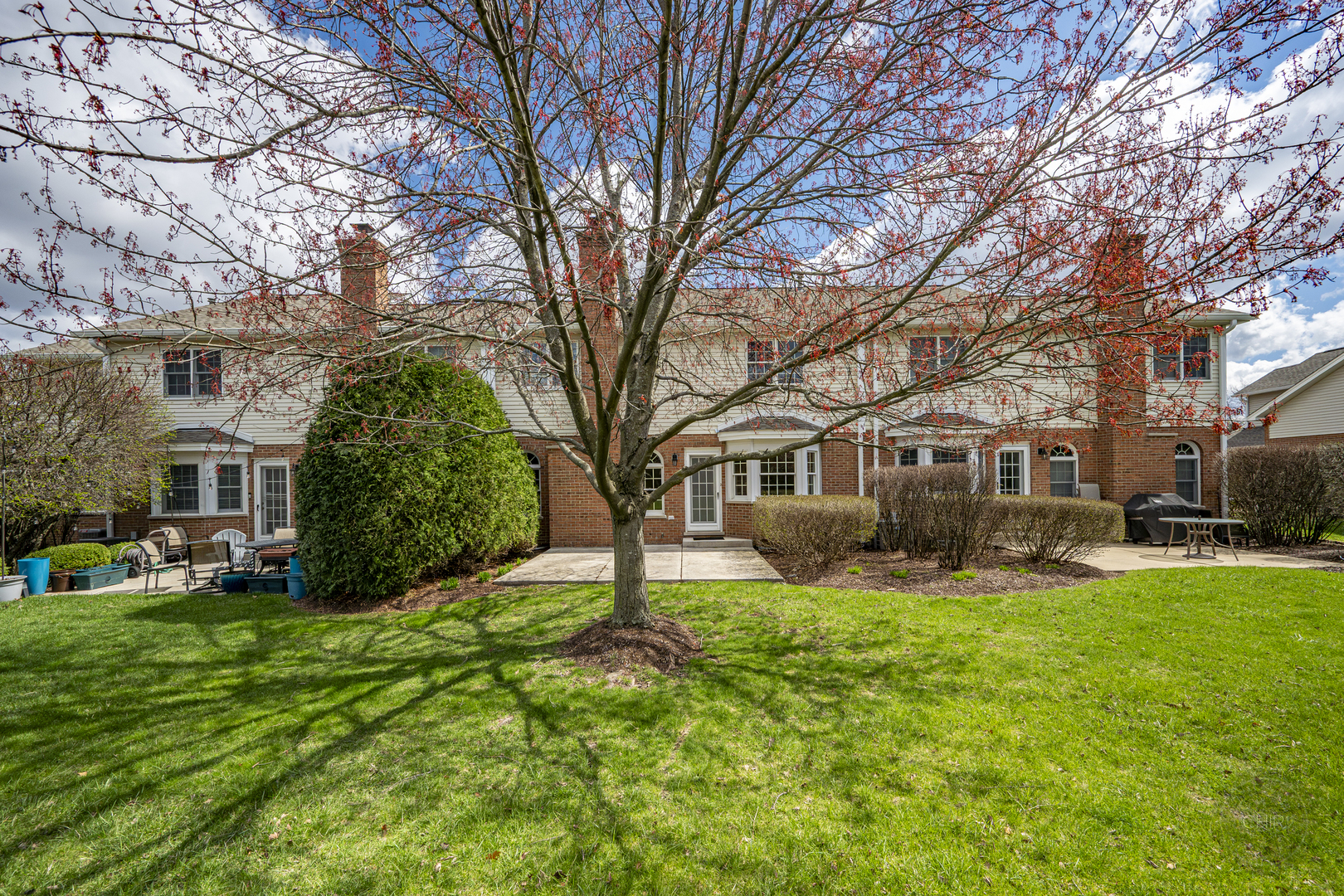 8444 Sandalwood Court, Darien, IL 60561